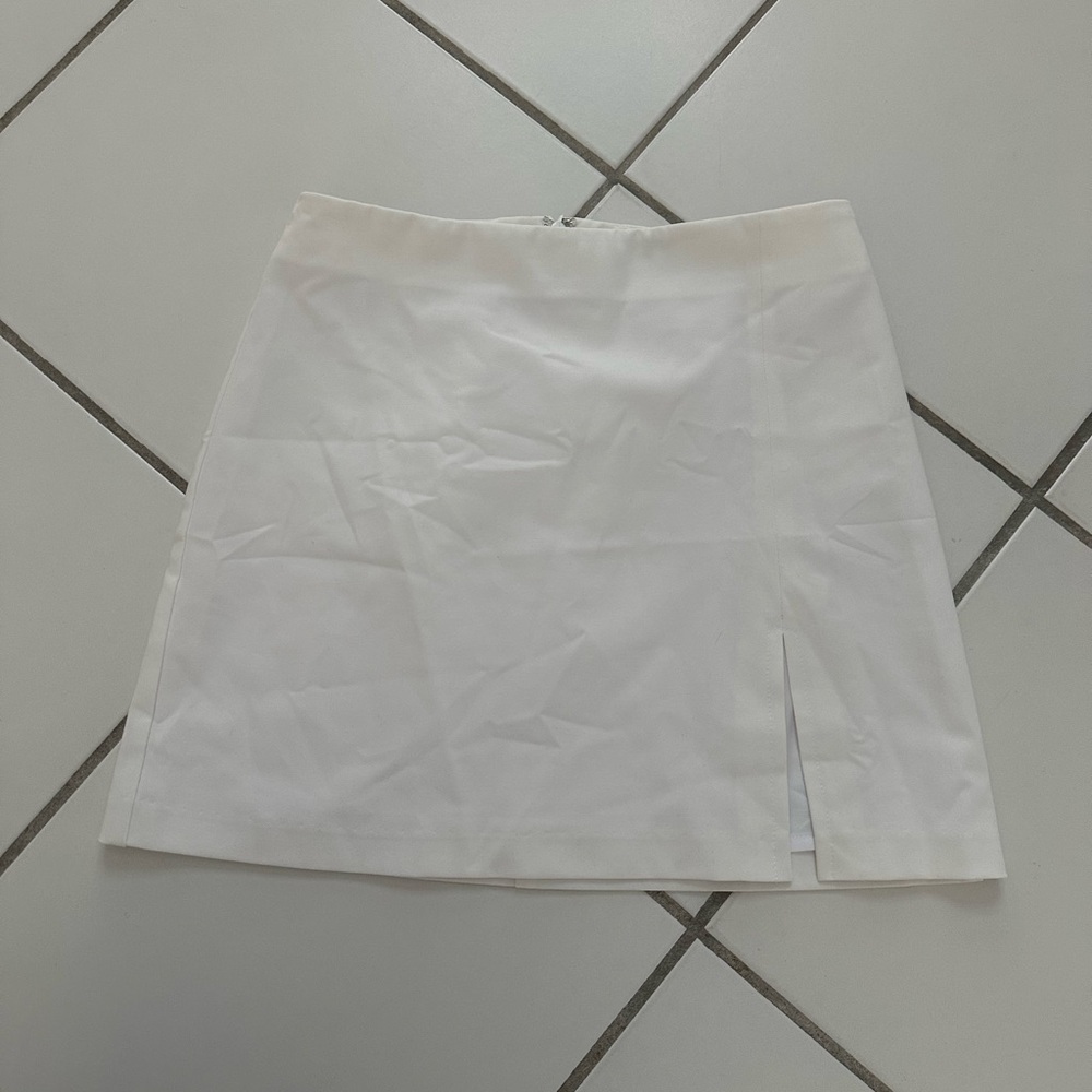 White Women's Skirt (Aritzia)